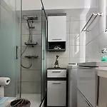 Apartment 400m De La